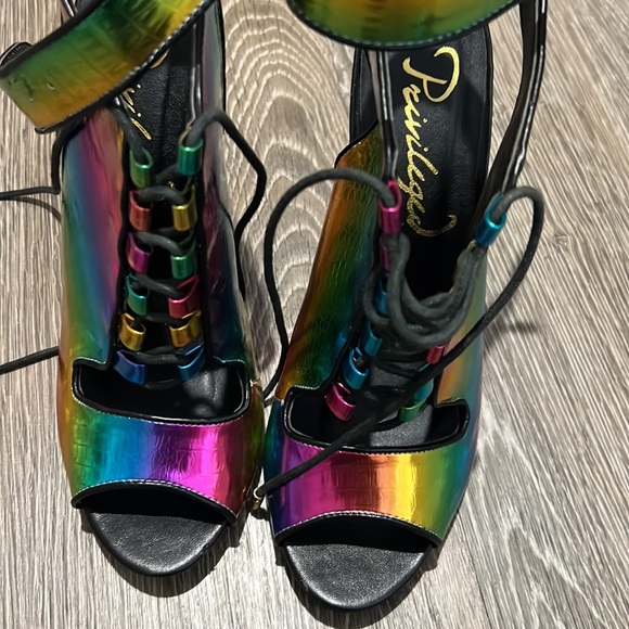 Privileged Women’s multi colored heels worn once… size 8.5 (Cambria) - Picture 8 of 12